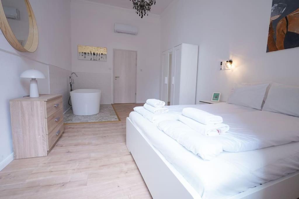 Venus Apartments - Klauzal Ter I Budapest Luaran gambar