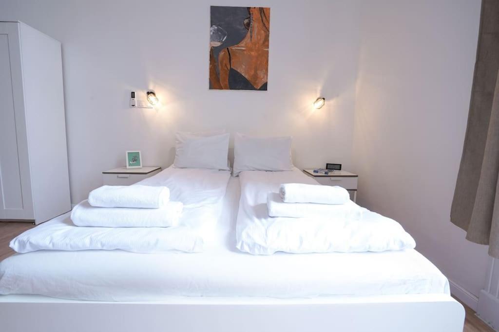 Venus Apartments - Klauzal Ter I Budapest Luaran gambar