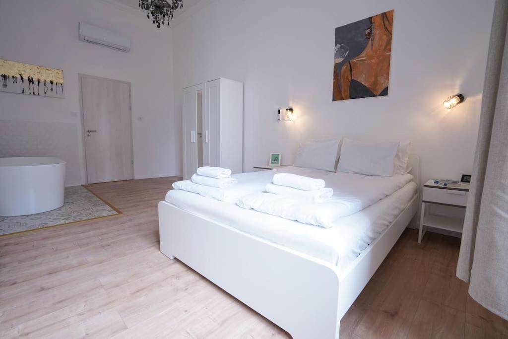 Venus Apartments - Klauzal Ter I Budapest Luaran gambar