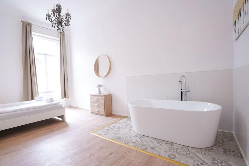 Venus Apartments - Klauzal Ter I Budapest Luaran gambar